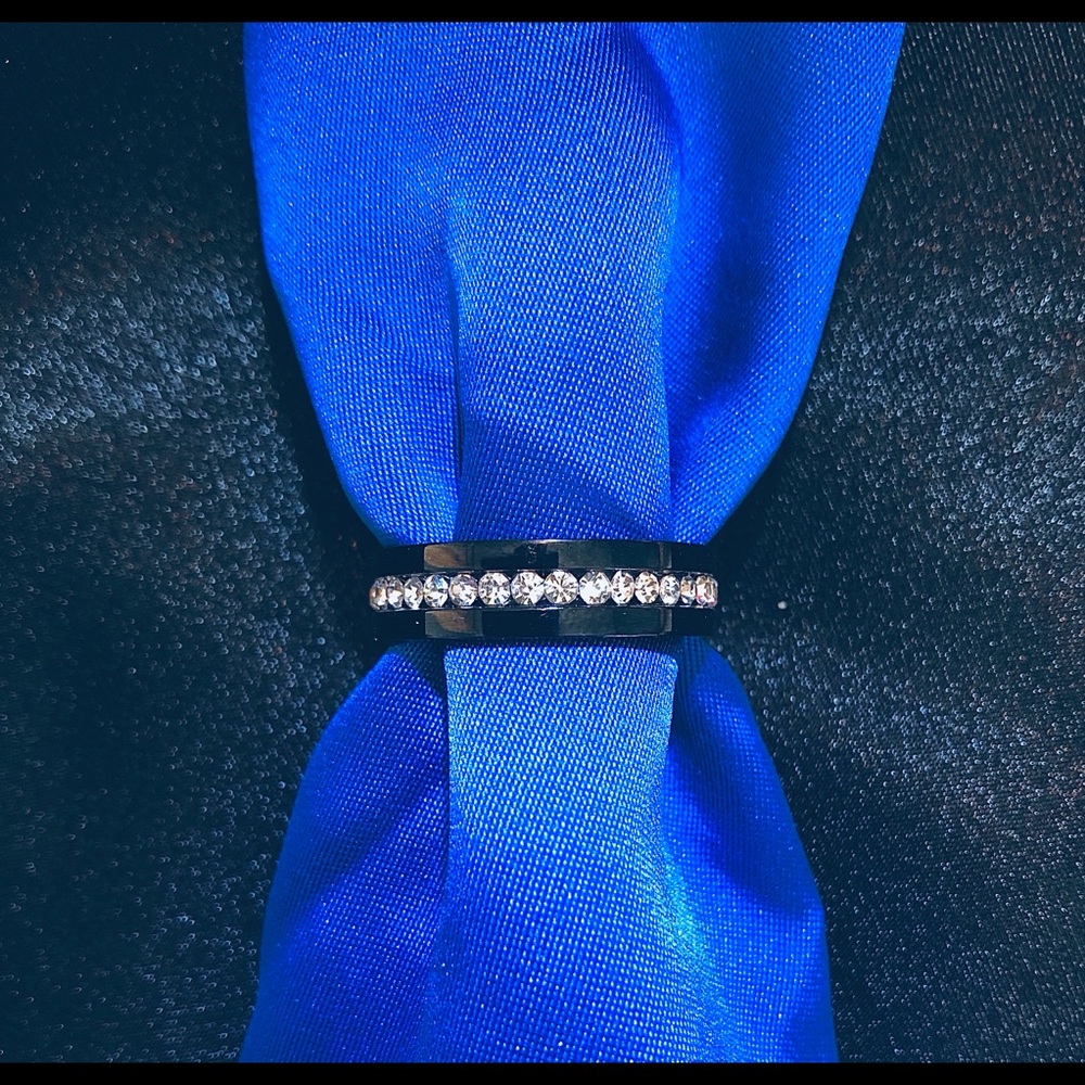 Black ring/ band